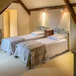 Lovely Home In Sarrazac Дом отдыха *