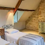 5 Bedroom Gorgeous In Sarrazac Cressensac-Sarrazac