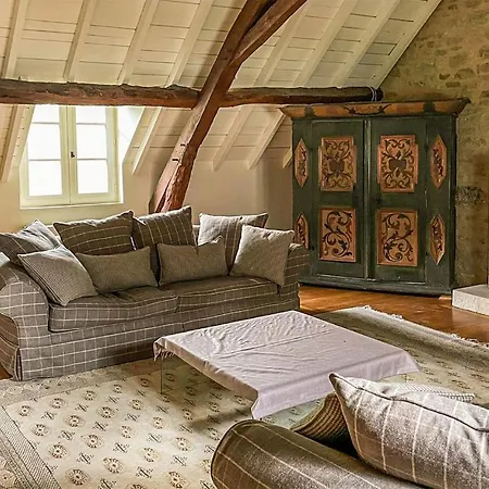5 Bedroom Gorgeous In Sarrazac Cressensac-Sarrazac