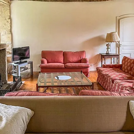 Holiday home 5 Bedroom Gorgeous In Sarrazac