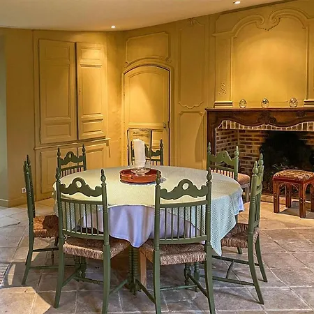 5 Bedroom Gorgeous In Sarrazac Prázdninový dům