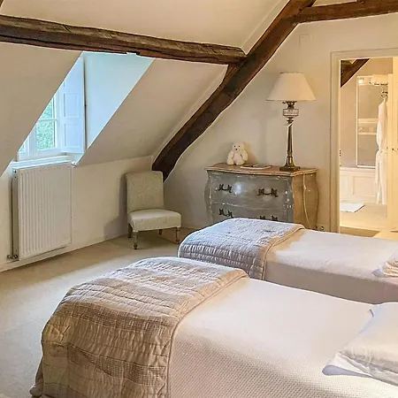 5 Bedroom Gorgeous In Sarrazac Holiday home *