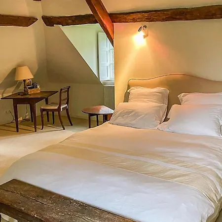 5 Bedroom Gorgeous In Sarrazac Holiday home Cressensac-Sarrazac