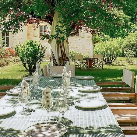 5 Bedroom Gorgeous In Sarrazac Holiday home *