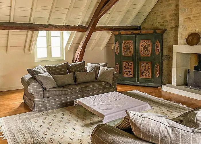 5 Bedroom Gorgeous In Sarrazac Cressensac-Sarrazac