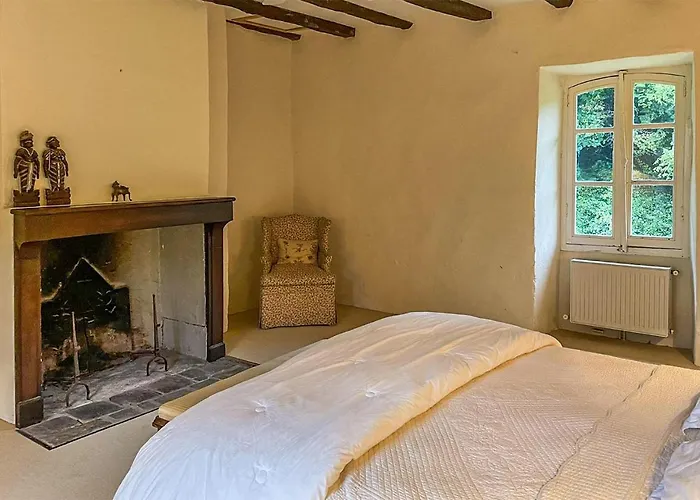 5 Bedroom Gorgeous In Sarrazac * Cressensac-Sarrazac