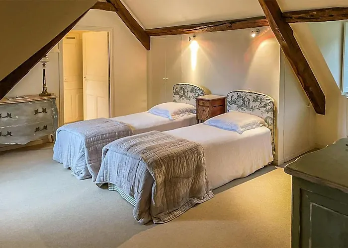 5 Bedroom Gorgeous In Sarrazac Prázdninový dům *