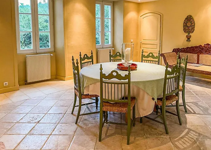 Prázdninový dům 5 Bedroom Gorgeous In Sarrazac *