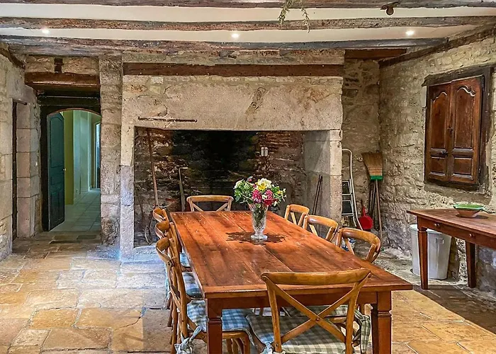 5 Bedroom Gorgeous In Sarrazac Cressensac-Sarrazac