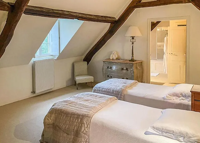 5 Bedroom Gorgeous In Sarrazac Prázdninový dům *