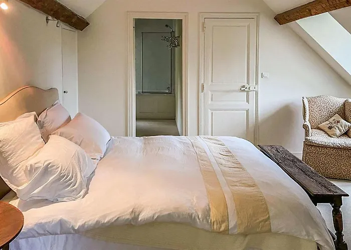 5 Bedroom Gorgeous In Sarrazac Prázdninový dům *