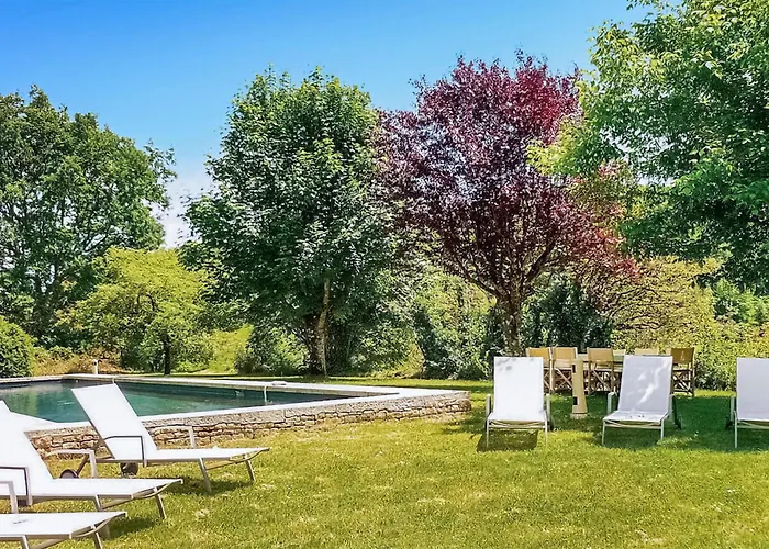 5 Bedroom Gorgeous In Sarrazac Cressensac-Sarrazac